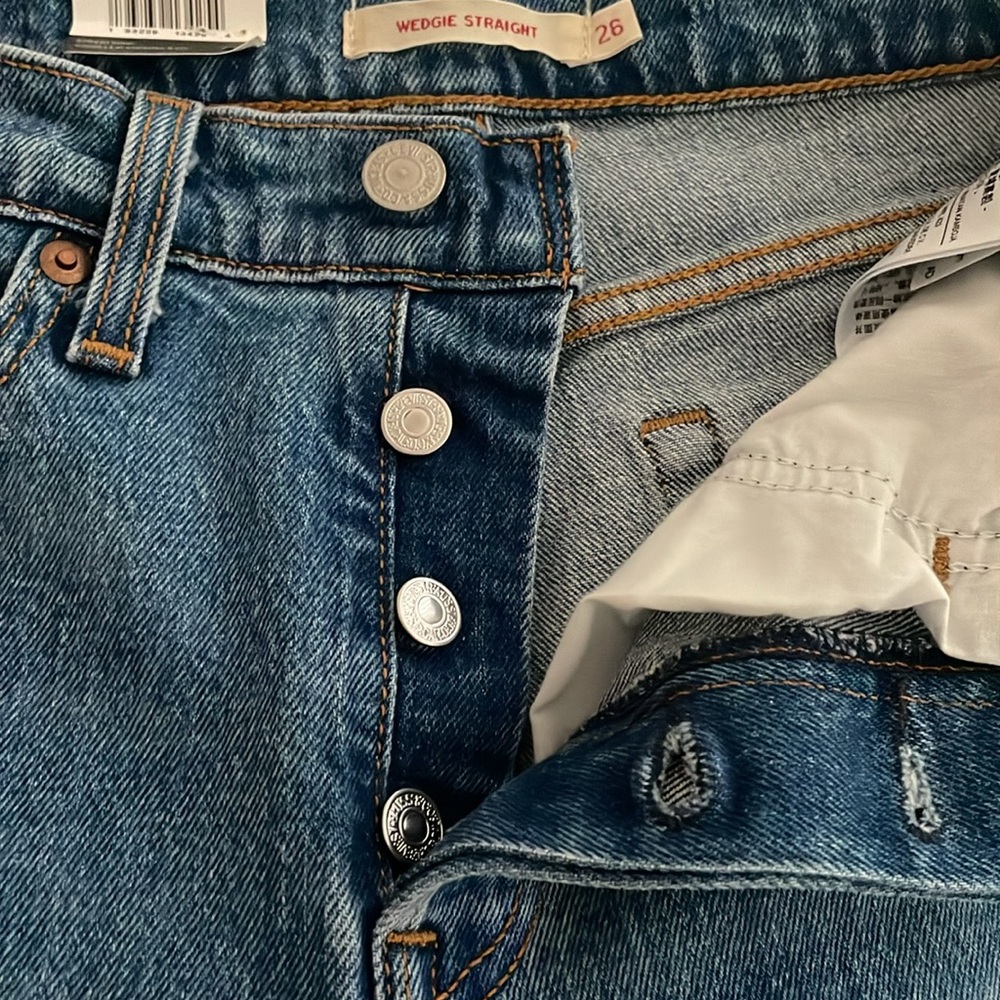 NWT Levi's Wedgie Straight Jeans - Size 26 - Picture 11 of 11